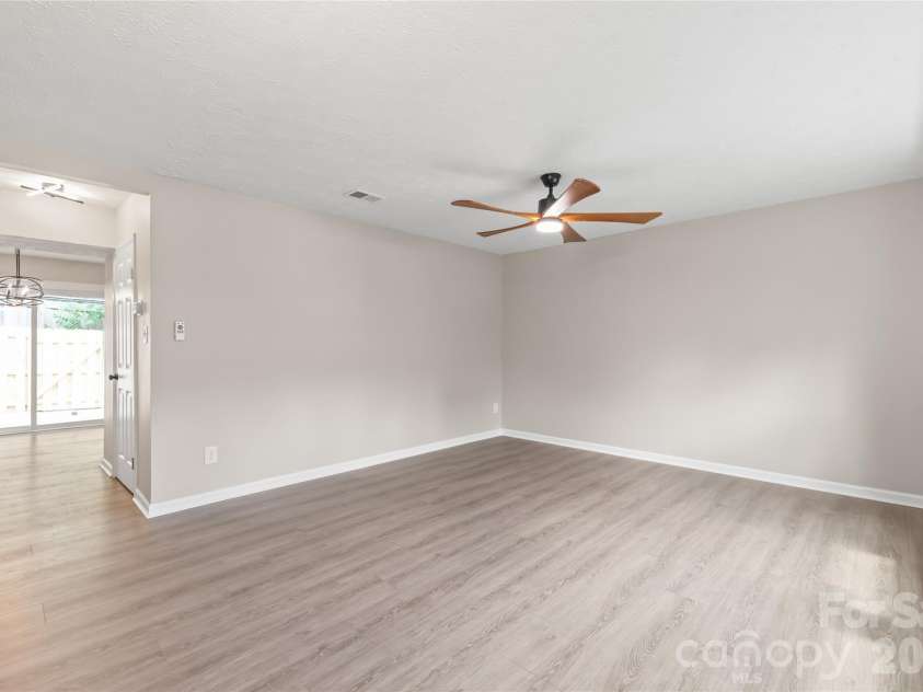 1221 Scaleybark Road, Charlotte, NC 28209.  MLS# CAR4392936, YatesRealty ID 30143. 