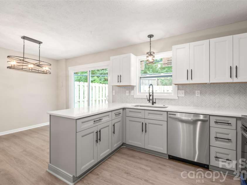 1221 Scaleybark Road, Charlotte, NC 28209.  MLS# CAR4392936, YatesRealty ID 30143. 