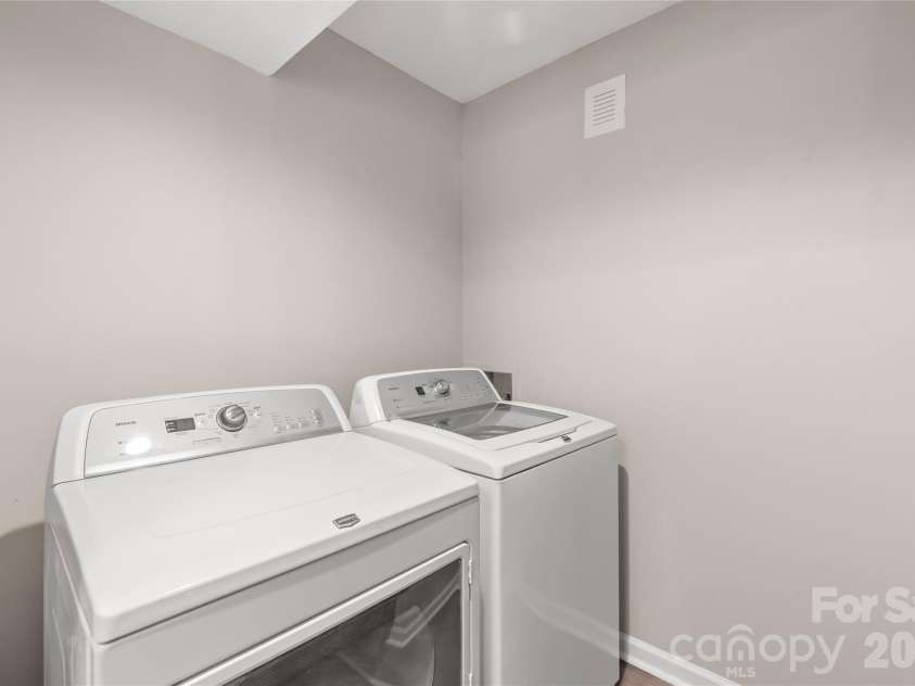 1221 Scaleybark Road, Charlotte, NC 28209.  MLS# CAR4392936, YatesRealty ID 30143. 