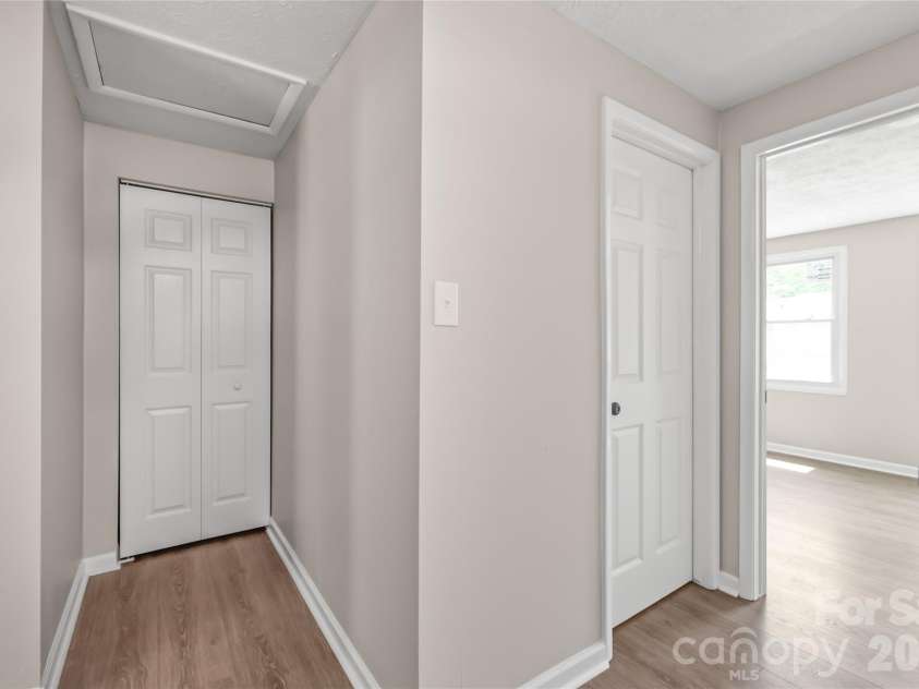 1221 Scaleybark Road, Charlotte, NC 28209.  MLS# CAR4392936, YatesRealty ID 30143. 