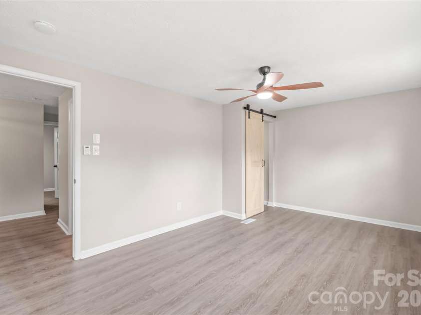 1221 Scaleybark Road, Charlotte, NC 28209.  MLS# CAR4392936, YatesRealty ID 30143. Master Bedroom