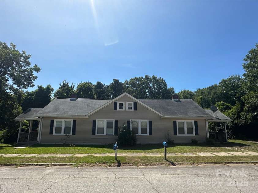 140 Eighth Street, Winnsboro, SC 29180.  MLS# CAR4287448, YatesRealty ID 30143. 140 Eighth Street