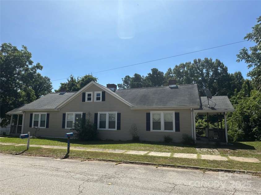 140 Eighth Street, Winnsboro, SC 29180.  MLS# CAR4287448, YatesRealty ID 30143. 