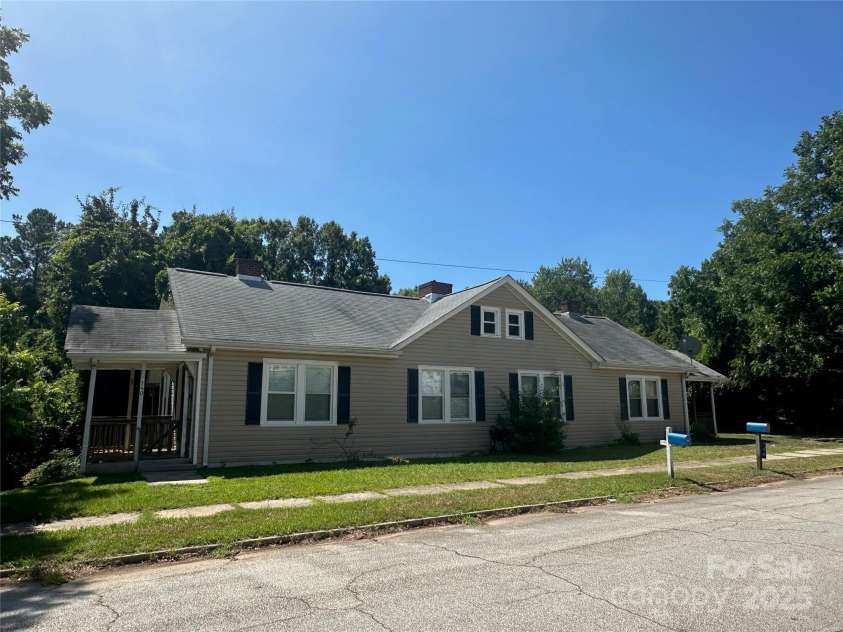 140 Eighth Street, Winnsboro, SC 29180.  MLS# CAR4287448, YatesRealty ID 30143. 