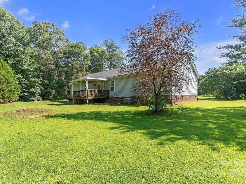 4584 Cherokee Drive, Maiden, NC 28650.  MLS# CAR4286904, YatesRealty ID 30146. 