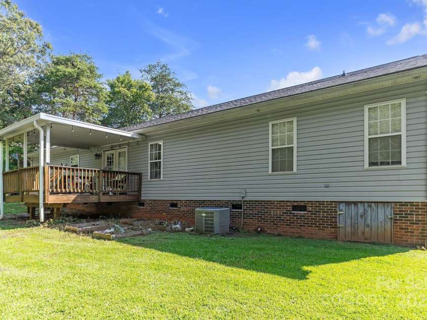 4584 Cherokee Drive, Maiden, NC 28650.  MLS# CAR4286904, YatesRealty ID 30146. 