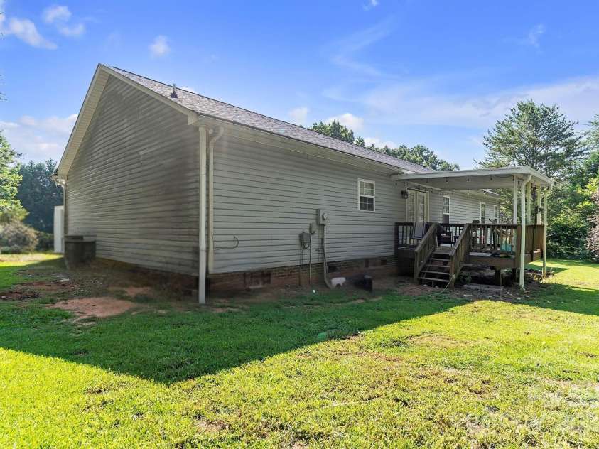 4584 Cherokee Drive, Maiden, NC 28650.  MLS# CAR4286904, YatesRealty ID 30146. 