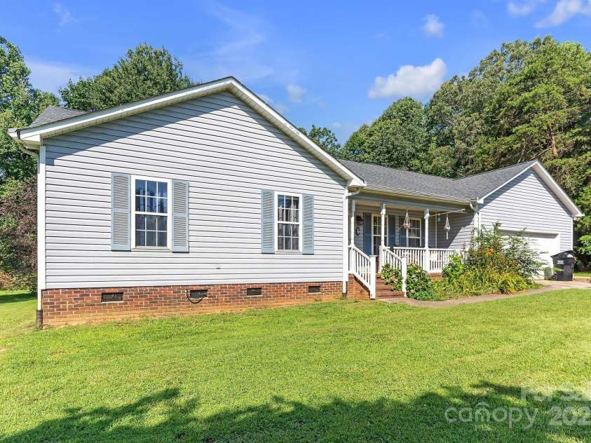 4584 Cherokee Drive, Maiden, NC 28650.  MLS# CAR4286904, YatesRealty ID 30146. 