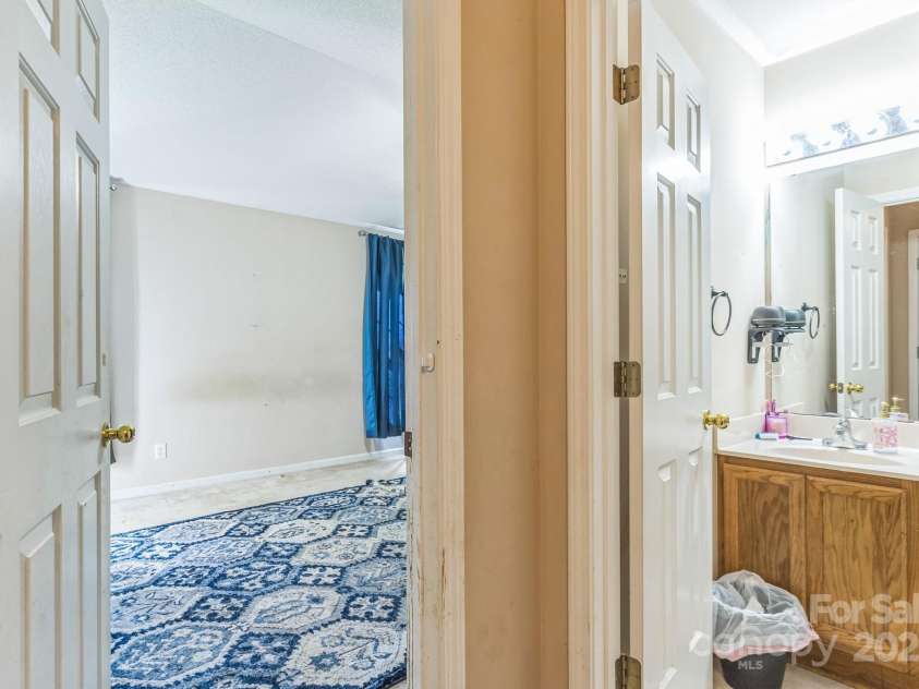 4584 Cherokee Drive, Maiden, NC 28650.  MLS# CAR4286904, YatesRealty ID 30146. 