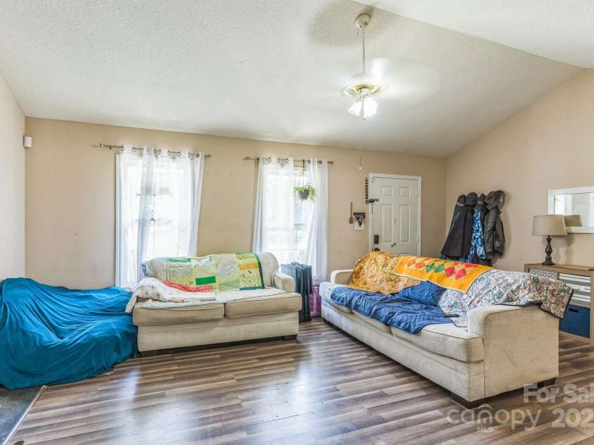 4584 Cherokee Drive, Maiden, NC 28650.  MLS# CAR4286904, YatesRealty ID 30146. 