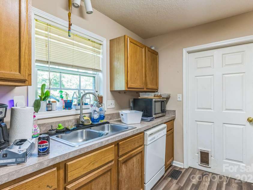 4584 Cherokee Drive, Maiden, NC 28650.  MLS# CAR4286904, YatesRealty ID 30146. 