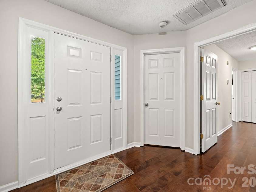 5200 Cressingham Court, Charlotte, NC 28227.  MLS# CAR4391631, YatesRealty ID 30147. 