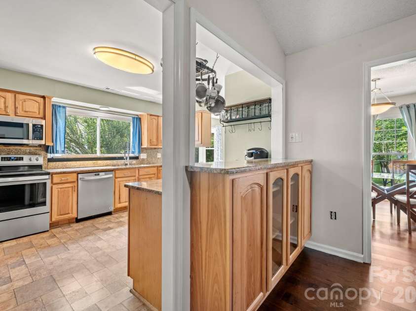 5200 Cressingham Court, Charlotte, NC 28227.  MLS# CAR4391631, YatesRealty ID 30147. 