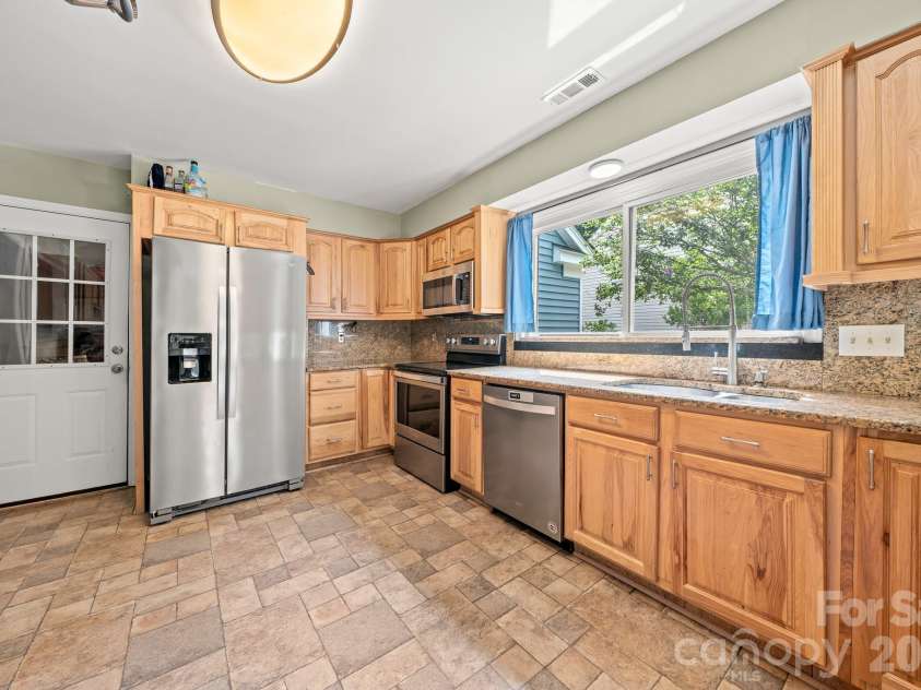 5200 Cressingham Court, Charlotte, NC 28227.  MLS# CAR4391631, YatesRealty ID 30147. 