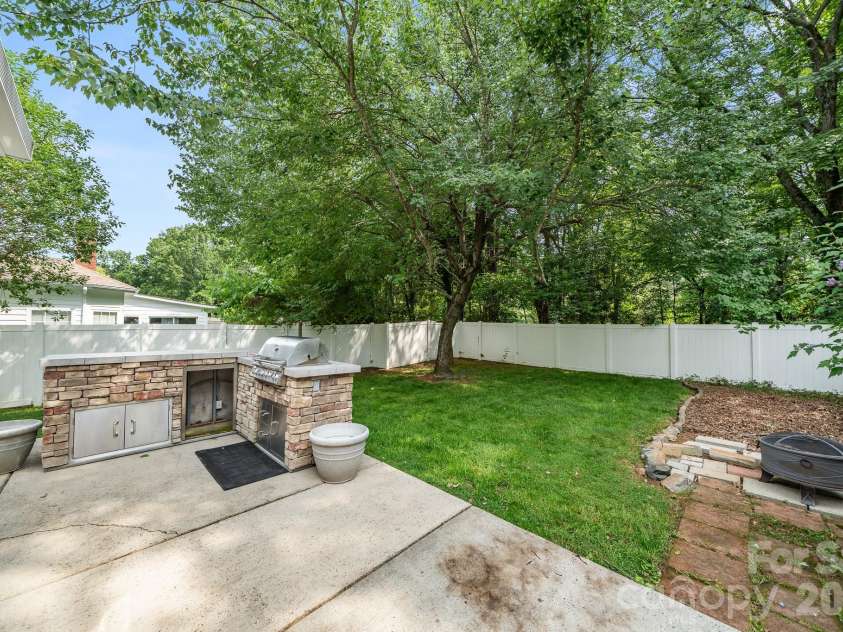 5200 Cressingham Court, Charlotte, NC 28227.  MLS# CAR4391631, YatesRealty ID 30147. 