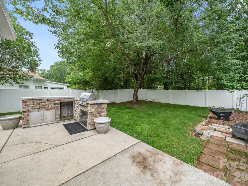 5200 Cressingham Court, Charlotte, NC 28227.  MLS# CAR4391631, YatesRealty ID 30147. 