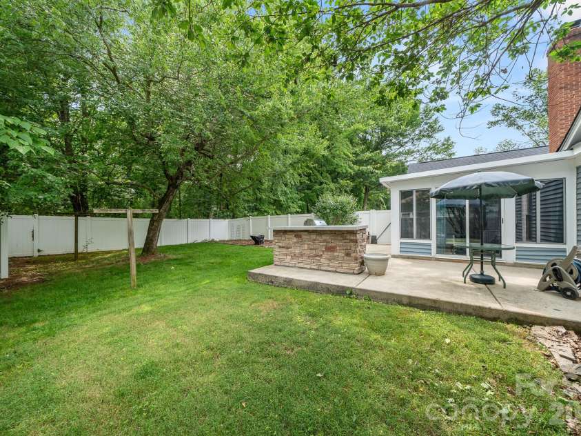 5200 Cressingham Court, Charlotte, NC 28227.  MLS# CAR4391631, YatesRealty ID 30147. 