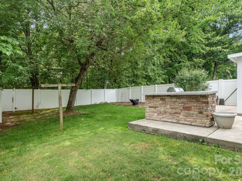 5200 Cressingham Court, Charlotte, NC 28227.  MLS# CAR4391631, YatesRealty ID 30147. 