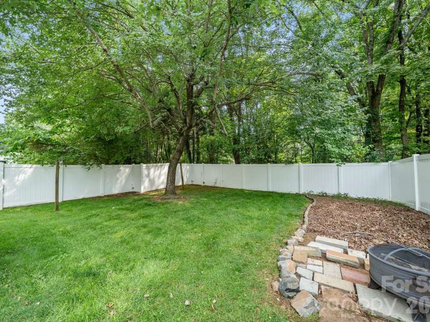 5200 Cressingham Court, Charlotte, NC 28227.  MLS# CAR4391631, YatesRealty ID 30147. 