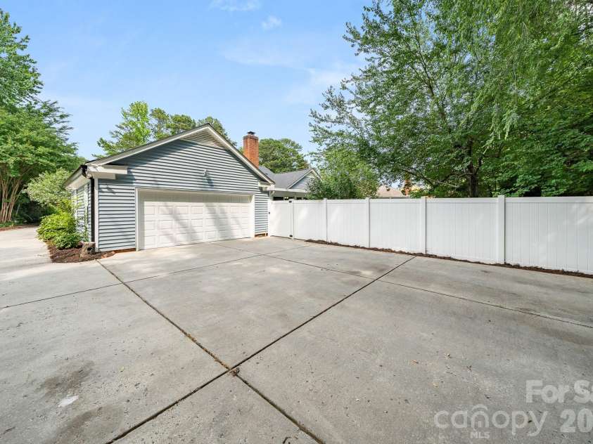 5200 Cressingham Court, Charlotte, NC 28227.  MLS# CAR4391631, YatesRealty ID 30147. 