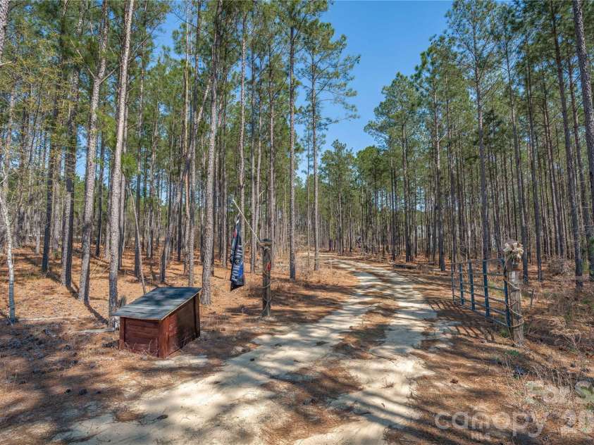 2138 Lockhart Road, Camden, SC 29020.  MLS# CAR4387382, YatesRealty ID 30148. 