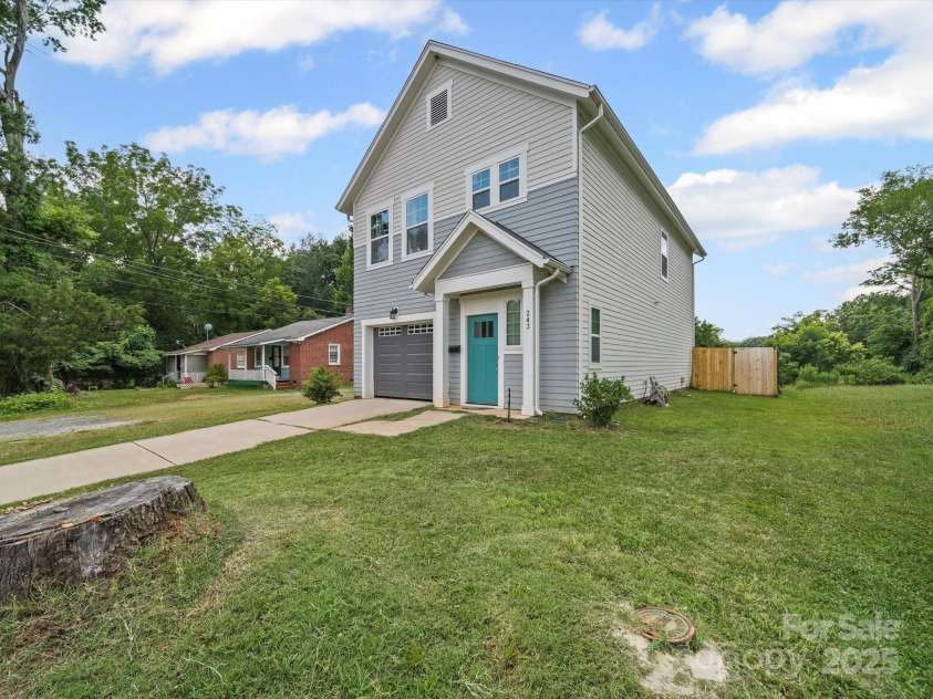 243 Skyland Avenue, Charlotte, NC 28205.  MLS# CAR4278163, YatesRealty ID 30148. 