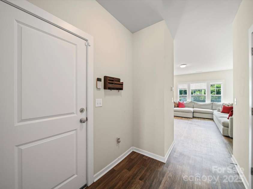 243 Skyland Avenue, Charlotte, NC 28205.  MLS# CAR4278163, YatesRealty ID 30148. 