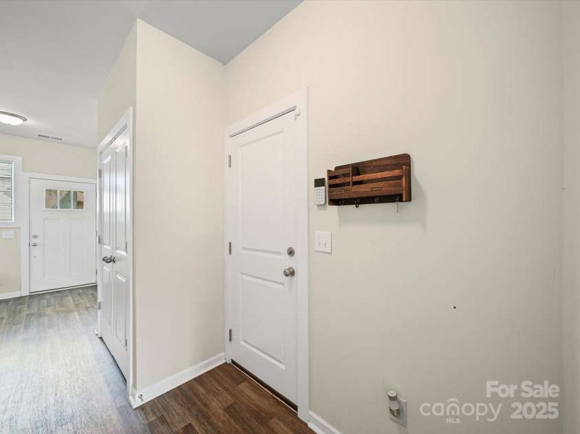 243 Skyland Avenue, Charlotte, NC 28205.  MLS# CAR4278163, YatesRealty ID 30148. 