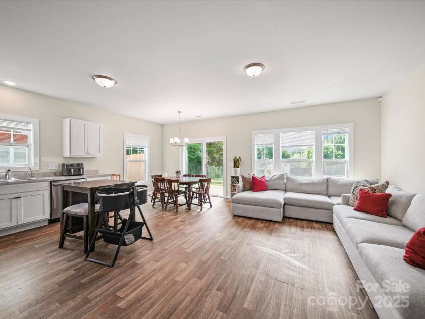 243 Skyland Avenue, Charlotte, NC 28205.  MLS# CAR4278163, YatesRealty ID 30148. 