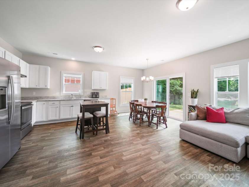 243 Skyland Avenue, Charlotte, NC 28205.  MLS# CAR4278163, YatesRealty ID 30148. 