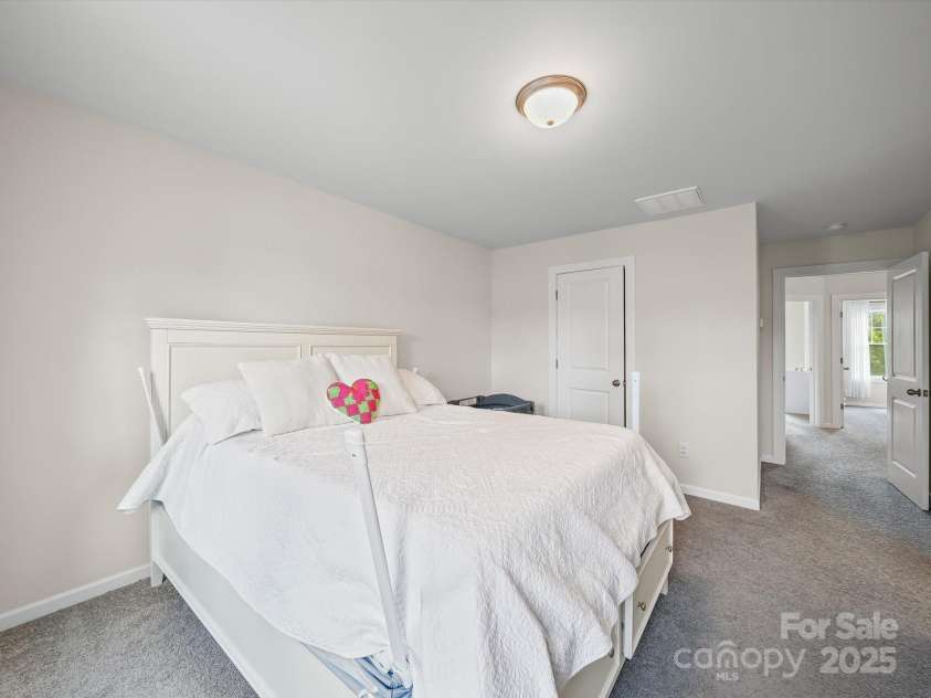 243 Skyland Avenue, Charlotte, NC 28205.  MLS# CAR4278163, YatesRealty ID 30148. 