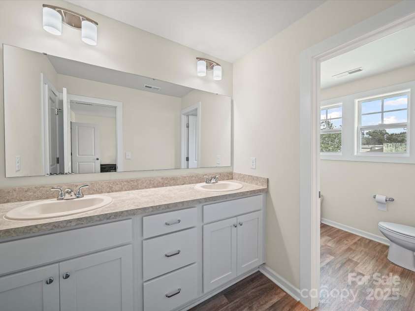 243 Skyland Avenue, Charlotte, NC 28205.  MLS# CAR4278163, YatesRealty ID 30148. 