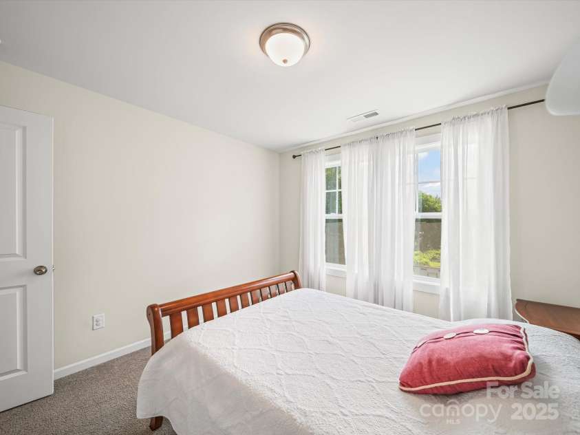 243 Skyland Avenue, Charlotte, NC 28205.  MLS# CAR4278163, YatesRealty ID 30148. 