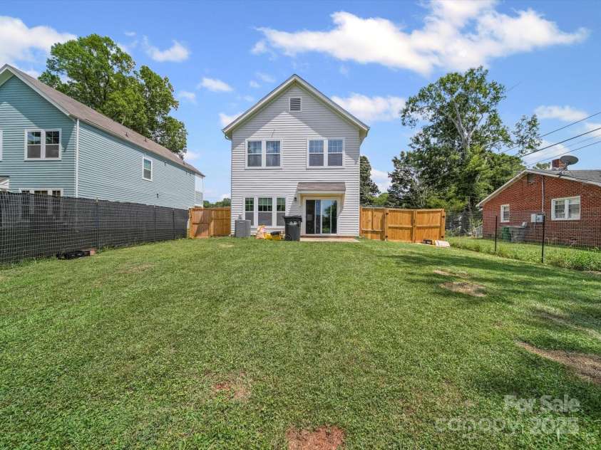 243 Skyland Avenue, Charlotte, NC 28205.  MLS# CAR4278163, YatesRealty ID 30148. 