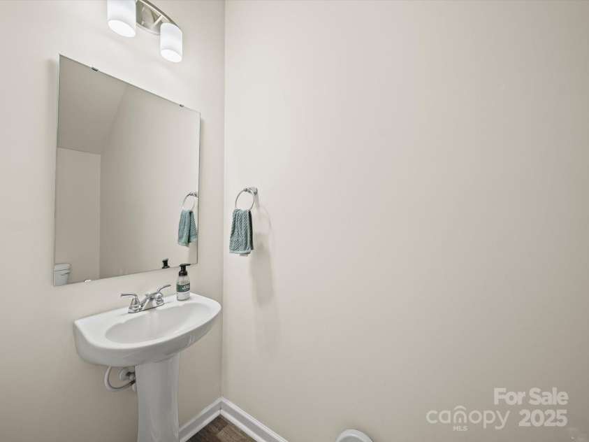 243 Skyland Avenue, Charlotte, NC 28205.  MLS# CAR4278163, YatesRealty ID 30148. Half Bath
