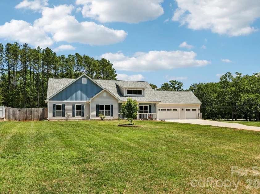 5301 Garden Gate Drive, Monroe, NC 28112.  MLS# CAR4382956, YatesRealty ID 30149. 