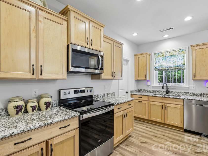5301 Garden Gate Drive, Monroe, NC 28112.  MLS# CAR4382956, YatesRealty ID 30149. 