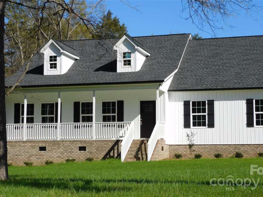 2270 Charlotte Highway, York, SC 29745.  MLS# CAR4202376, YatesRealty ID 3015. 