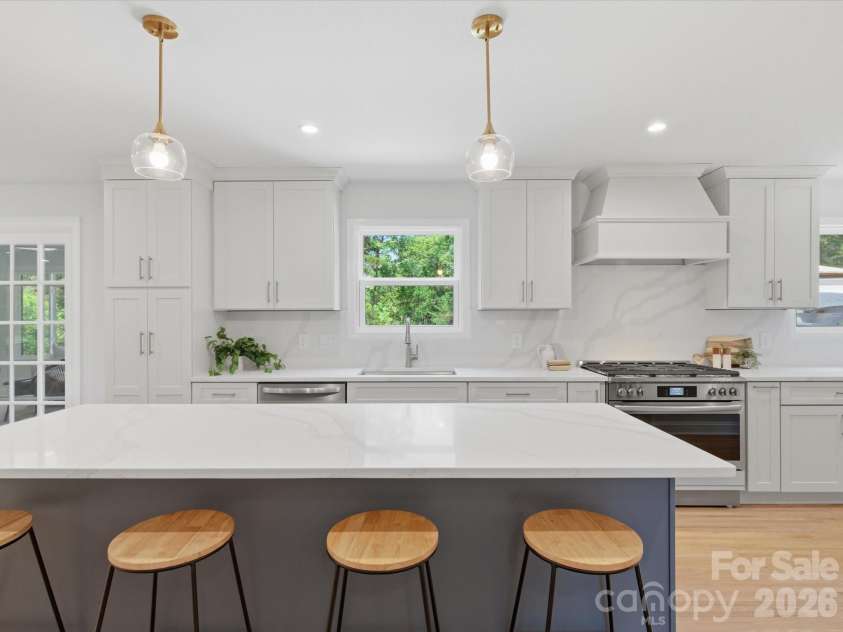 3600 Carmel Road, Charlotte, NC 28226.  MLS# CAR4377797, YatesRealty ID 30150. 