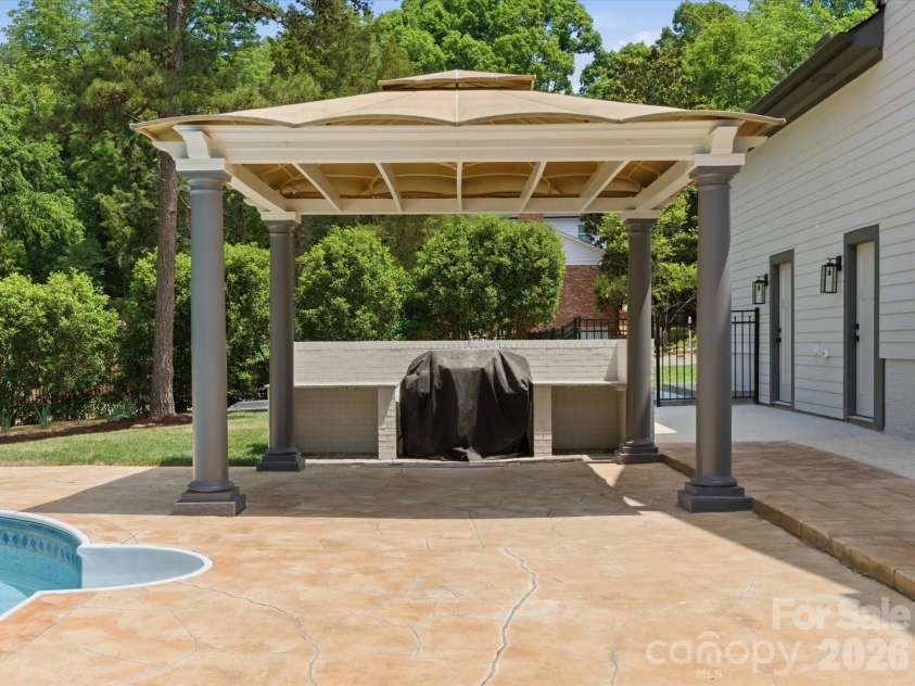 3600 Carmel Road, Charlotte, NC 28226.  MLS# CAR4377797, YatesRealty ID 30150. 