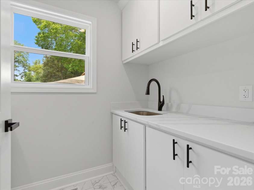 3600 Carmel Road, Charlotte, NC 28226.  MLS# CAR4377797, YatesRealty ID 30150. Laundry 1