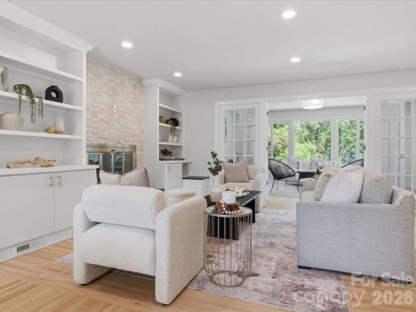 3600 Carmel Road, Charlotte, NC 28226.  MLS# CAR4377797, YatesRealty ID 30150. Living Room