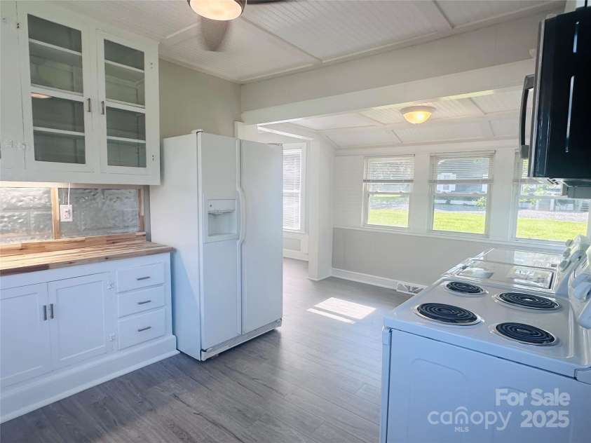 2212 16th Avenue, Hickory, NC 28601.  MLS# CAR4287253, YatesRealty ID 30151. 