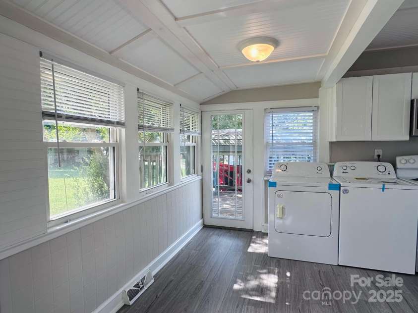 2212 16th Avenue, Hickory, NC 28601.  MLS# CAR4287253, YatesRealty ID 30151. 
