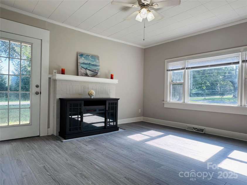 2212 16th Avenue, Hickory, NC 28601.  MLS# CAR4287253, YatesRealty ID 30151. 