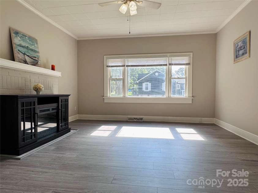 2212 16th Avenue, Hickory, NC 28601.  MLS# CAR4287253, YatesRealty ID 30151. 