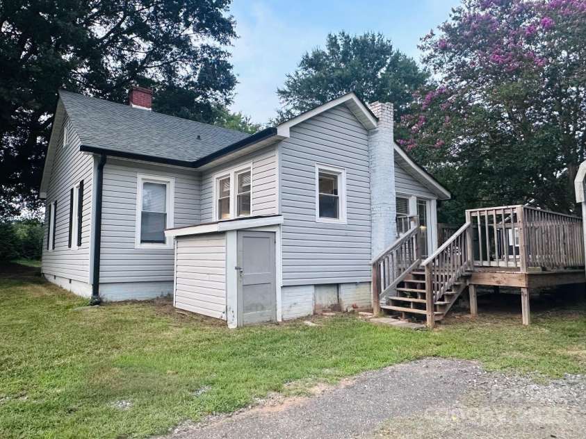 2212 16th Avenue, Hickory, NC 28601.  MLS# CAR4287253, YatesRealty ID 30151. 