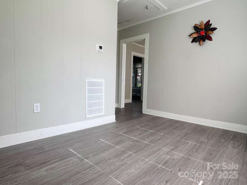 2212 16th Avenue, Hickory, NC 28601.  MLS# CAR4287253, YatesRealty ID 30151. Dining Rm