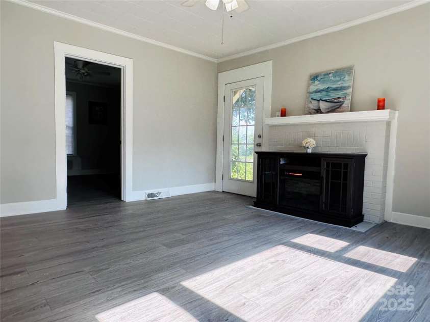 2212 16th Avenue, Hickory, NC 28601.  MLS# CAR4287253, YatesRealty ID 30151. Living room