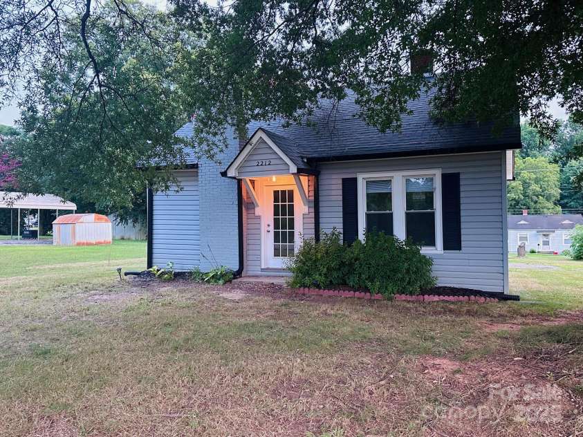 2212 16th Avenue, Hickory, NC 28601.  MLS# CAR4287253, YatesRealty ID 30151. One level living! New HVAC and gutters.